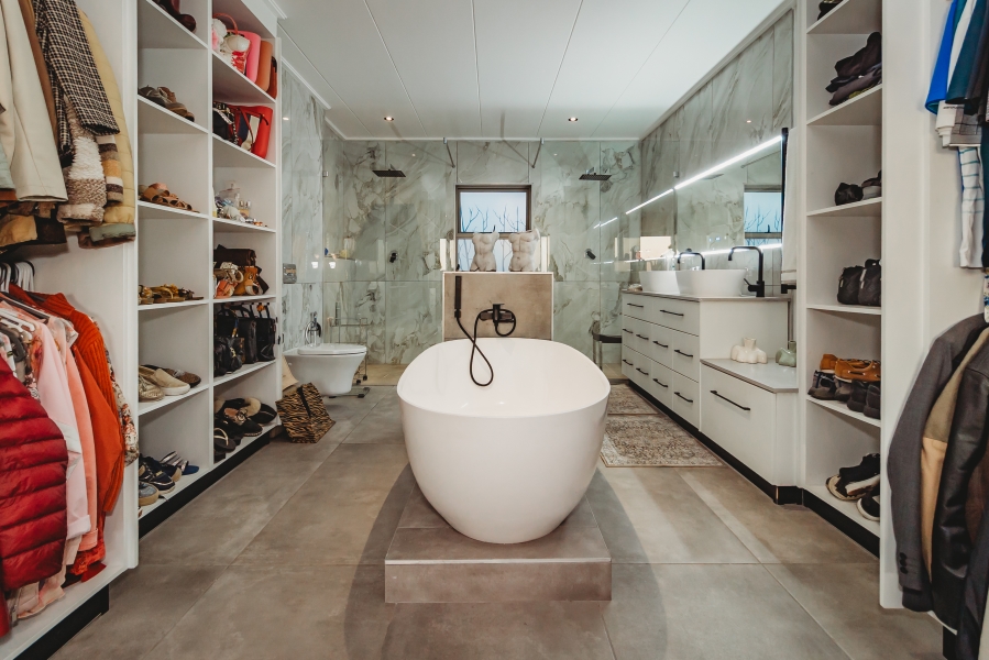 4 Bedroom Property for Sale in Herolds Bay Western Cape